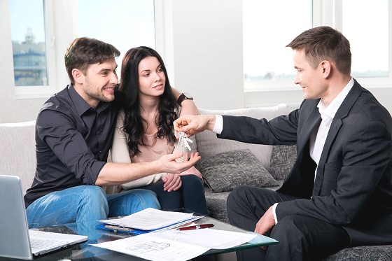 Do you need a degree to become a mortgage advisor?